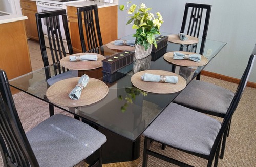 Pinetop Villa | Quality Hill Resort Villa, sleeps 6, fully equipped kitchen, dining room