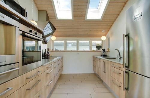 Øksenmølle House | Quality holiday home with three good bedrooms and a large luxury bathroom.
