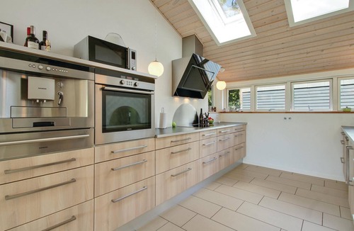 Øksenmølle House | Quality holiday home with three good bedrooms and a large luxury bathroom.