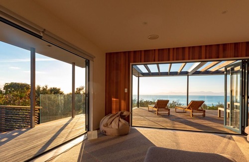 Ngaio Bay House | Quality home with stunning beach and magic views