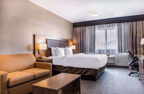 Saint-Laurent Hotel | Quality Hotel Dorval