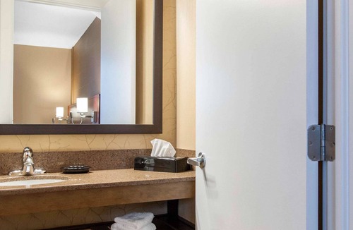 Gander Hotel | Quality Hotel & Suites