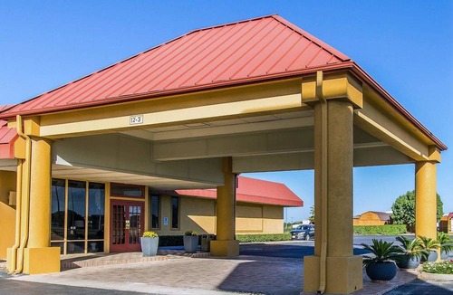 Ada Hotel | Quality Inn Ada near University