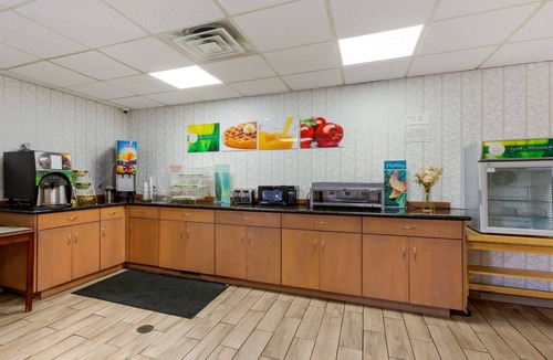 Bedford Hotel | Quality Inn Alexis Rd
