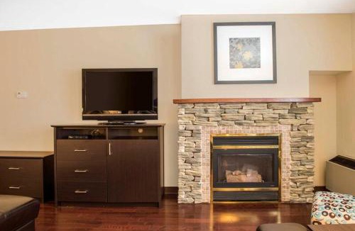 Pembroke Hotel | Quality Inn and Conference Centre