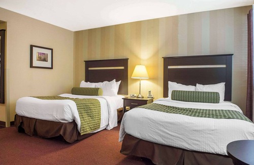 Pembroke Hotel | Quality Inn and Conference Centre