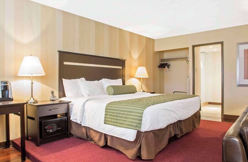 Pembroke Hotel | Quality Inn and Conference Centre