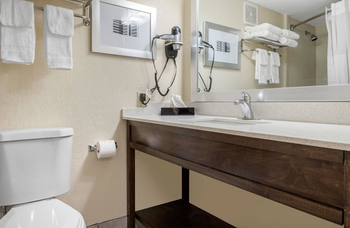 Richmond Hotel | Quality Inn and Conference Center