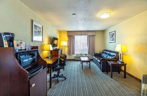 Yorkton Hotel | Quality Inn and Suites