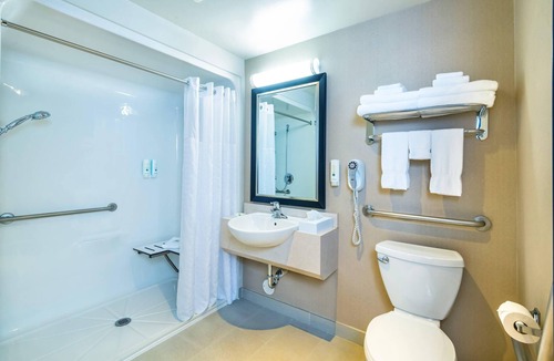 Petawawa Hotel | Quality Inn and Suites Petawawa