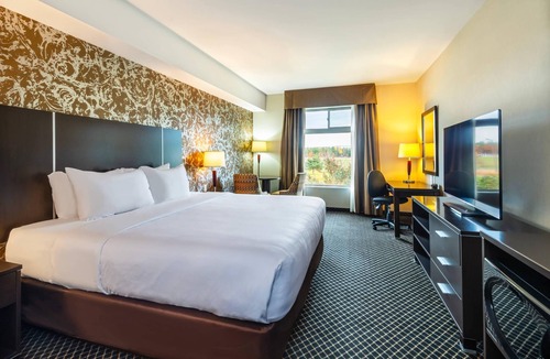 Petawawa Hotel | Quality Inn and Suites Petawawa