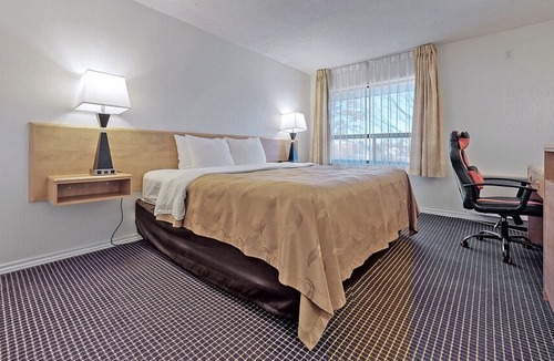 Arnprior Hotel | Quality Inn Arnprior