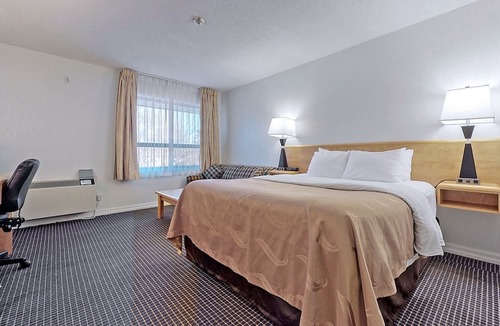 Arnprior Hotel | Quality Inn Arnprior