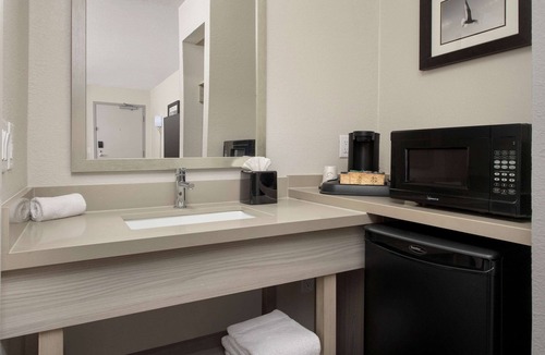 Atlantic Beach Hotel | Quality Inn Atlantic Beach - Mayo Clinic Jax Area