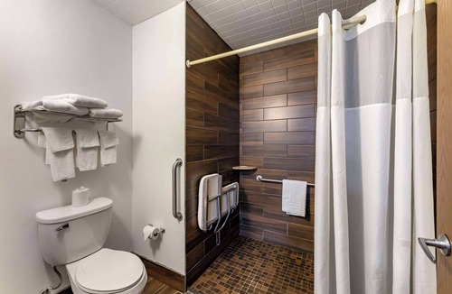 Austintown Hotel | Quality Inn Austintown - Youngstown West