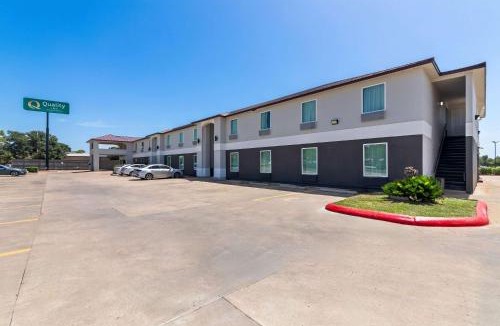 Bastrop Hotel | Quality Inn Bastrop