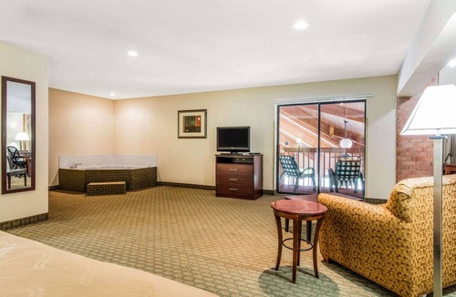 Batesville Hotel | Quality Inn Batesville