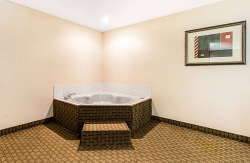 Batesville Hotel | Quality Inn Batesville