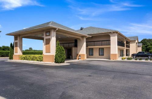 Gold Rock Hotel | Quality Inn Battleboro - Rocky Mount