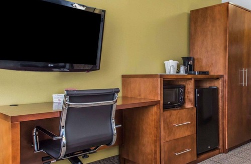 Rostraver Hotel | Quality Inn Belle Vernon
