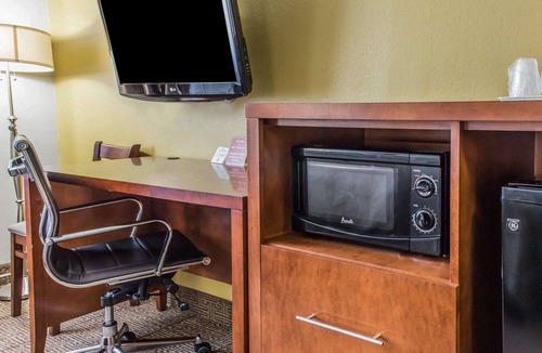 Rostraver Hotel | Quality Inn Belle Vernon