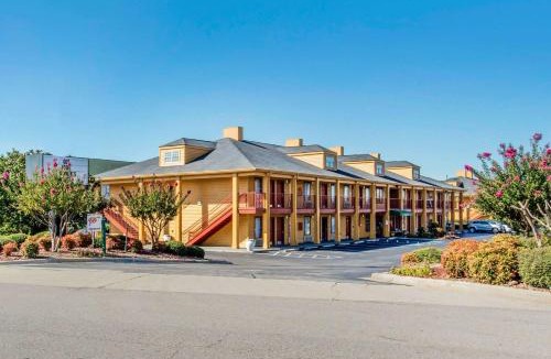 Bessemer Hotel | Quality Inn Bessemer I-20 exit 108