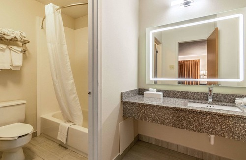 Bloomsburg Hotel | Quality Inn Bloomsburg
