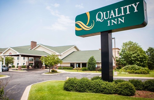 Bolingbrook Hotel | Quality Inn Bolingbrook I-55
