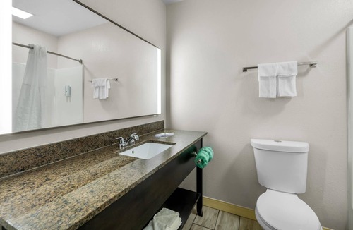 Brewerton Hotel | Quality Inn Brewerton - Syracuse Oneida Lake Area