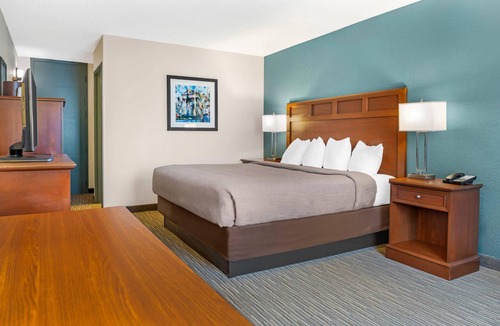 Bucyrus Hotel | Quality Inn Bucyrus North