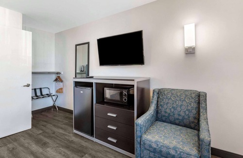 Burbank Hotel | Quality Inn Burbank Airport