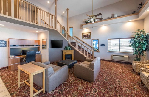 Burlington Hotel | Quality Inn Burlington