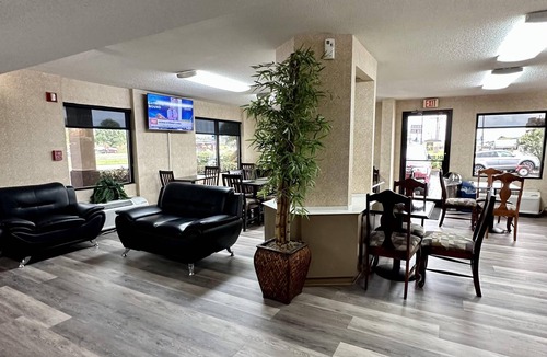 Byron Hotel | Quality Inn Byron - Warner Robins