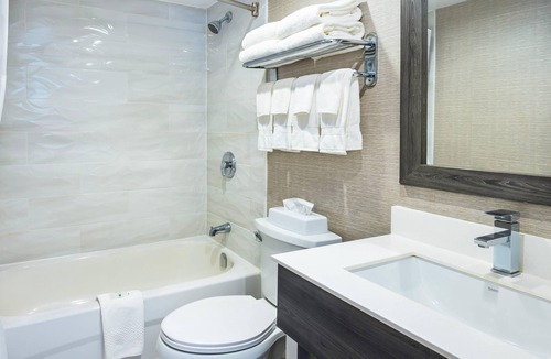 Barrie Hotel | Quality Inn