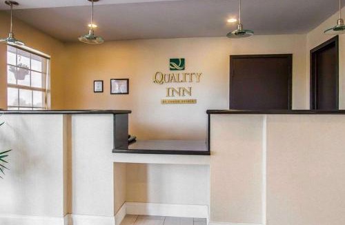 Cairo Hotel | Quality Inn Cairo I-57
