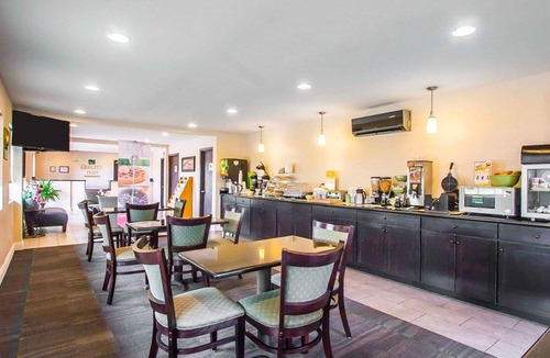 Cairo Hotel | Quality Inn Cairo I-57