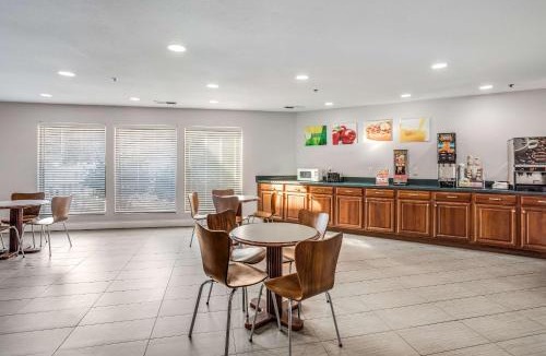 Calvert City Hotel | Quality Inn Calvert City - Paducah East