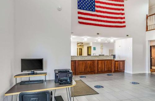 Calvert City Hotel | Quality Inn Calvert City - Paducah East