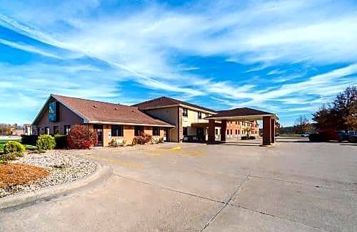 Carbondale Hotel | Quality Inn Carbondale University area