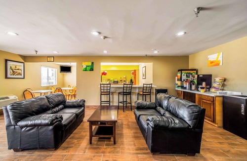 Carbondale Hotel | Quality Inn Carbondale University area
