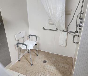 Clarion Hotel | Quality Inn Clarion