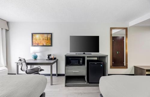 Clarksville Hotel | Quality Inn Clarksville - Exit 11