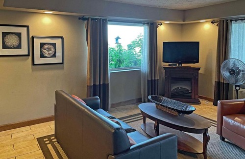Clinton Hotel | Quality Inn Clinton North
