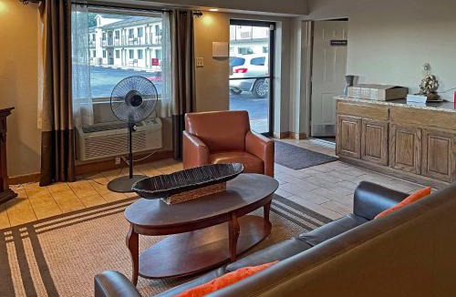 Clinton Hotel | Quality Inn Clinton North