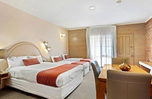 Golden Square Hotel | Quality Inn Colonial