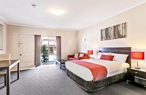 Golden Square Hotel | Quality Inn Colonial