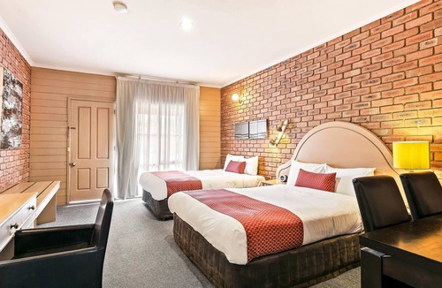 Golden Square Hotel | Quality Inn Colonial