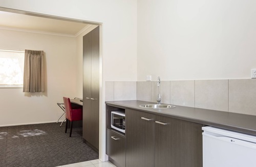 Golden Square Hotel | Quality Inn Colonial