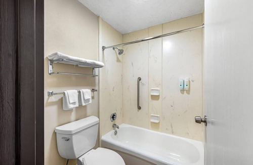 Columbus Hotel | Quality Inn Columbus, MS