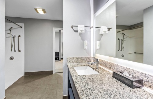 Conway Hotel | Quality Inn Conway Northwest